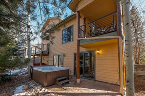 Townhome, 3 Bedrooms | Outdoor spa tub