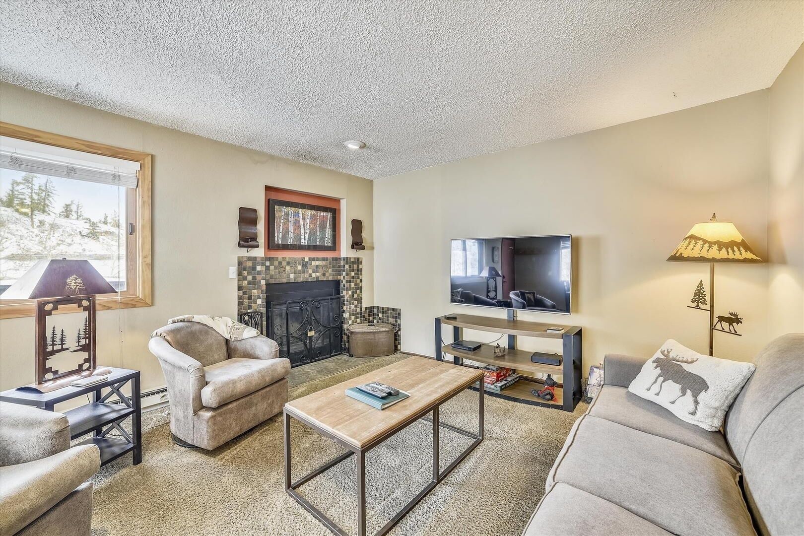Condo, 2 Bedrooms | Living room | TV
