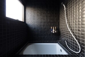 Combined shower/tub, free toiletries, hair dryer, bidet - TOKA/KYOTO (Kyoto)