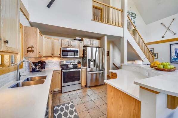 House, 5 Bedrooms | Private kitchen