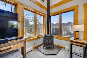 House, 5 Bedrooms | Interior