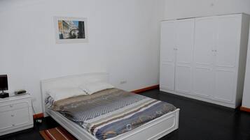 Ropa de cama de alta calidad y tabla de planchar con plancha