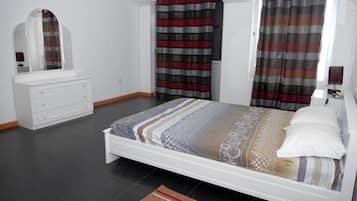 Apartment, 2 Bedrooms | Premium bedding, iron/ironing board, rollaway beds, free WiFi