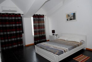 Apartment, 2 Bedrooms | Premium bedding, iron/ironing board, rollaway beds, free WiFi - Apartamentos Santiago (Praia)