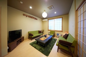 Japanese Western Style Room | Living room | Flat-screen TV