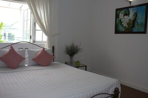 Villa, 4 Bedrooms (Des Ami 1) | 1 bilik tidur, bar mini, meja, ruang kerja komputer riba 