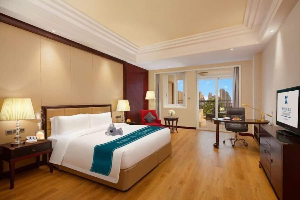 Luxe beddengoed, een minibar, een kluis op de kamer