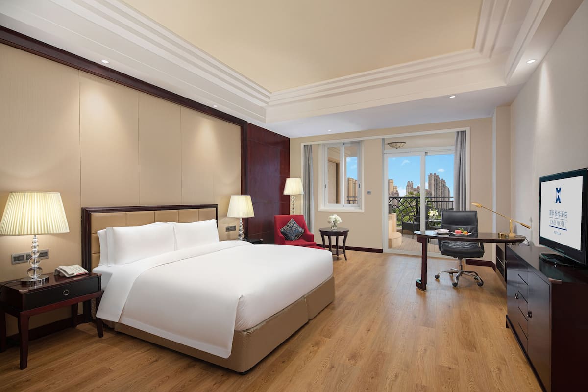 Luxe beddengoed, een minibar, een kluis op de kamer