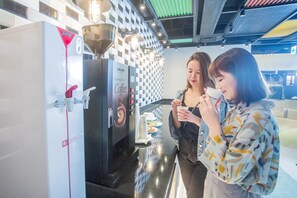 Coin salon dans le hall