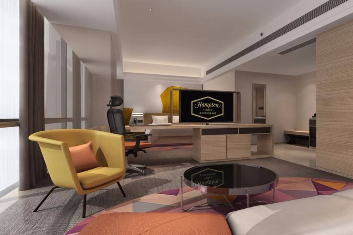 Premium bedding, minibar, desk, blackout curtains