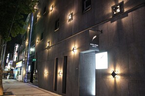 Front of property - evening/night - Hotel Story (Seoul)