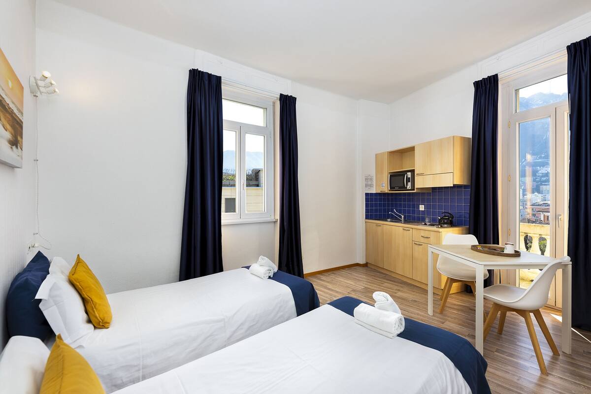 Hypo-allergenic bedding, in-room safe, blackout curtains, soundproofing