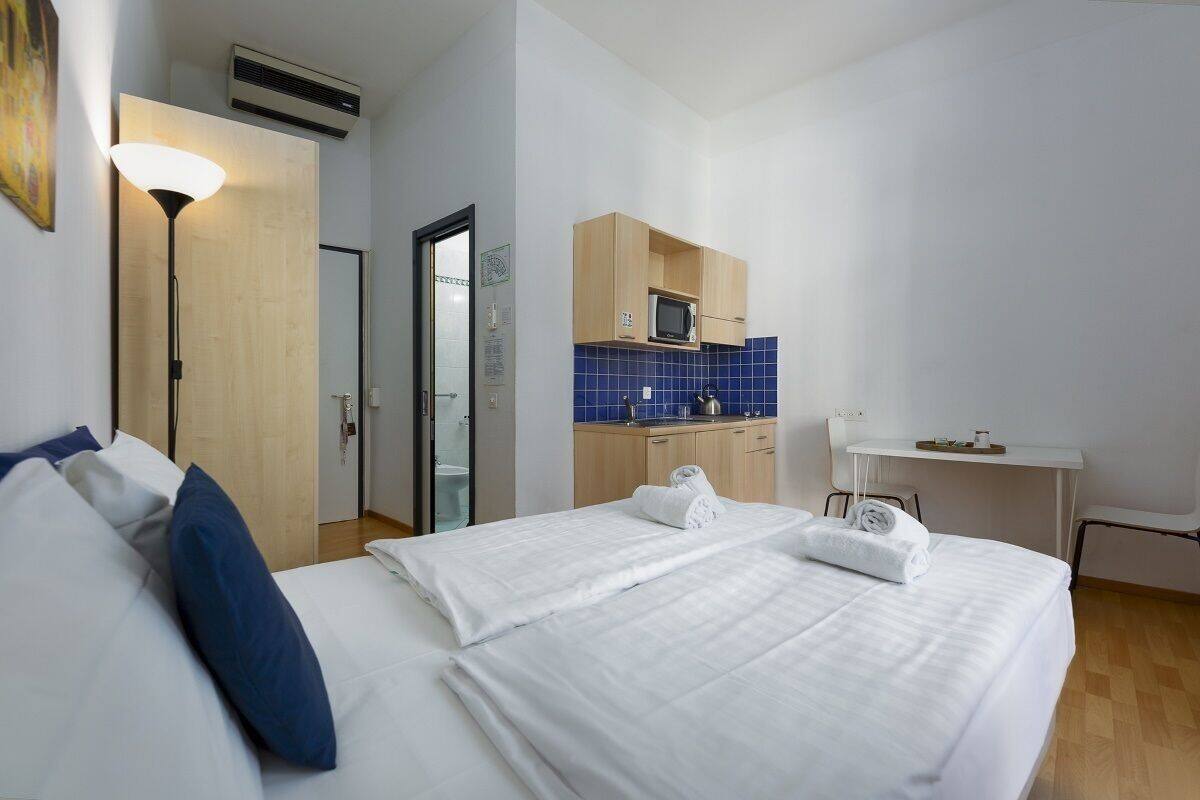Hypo-allergenic bedding, in-room safe, blackout curtains, soundproofing