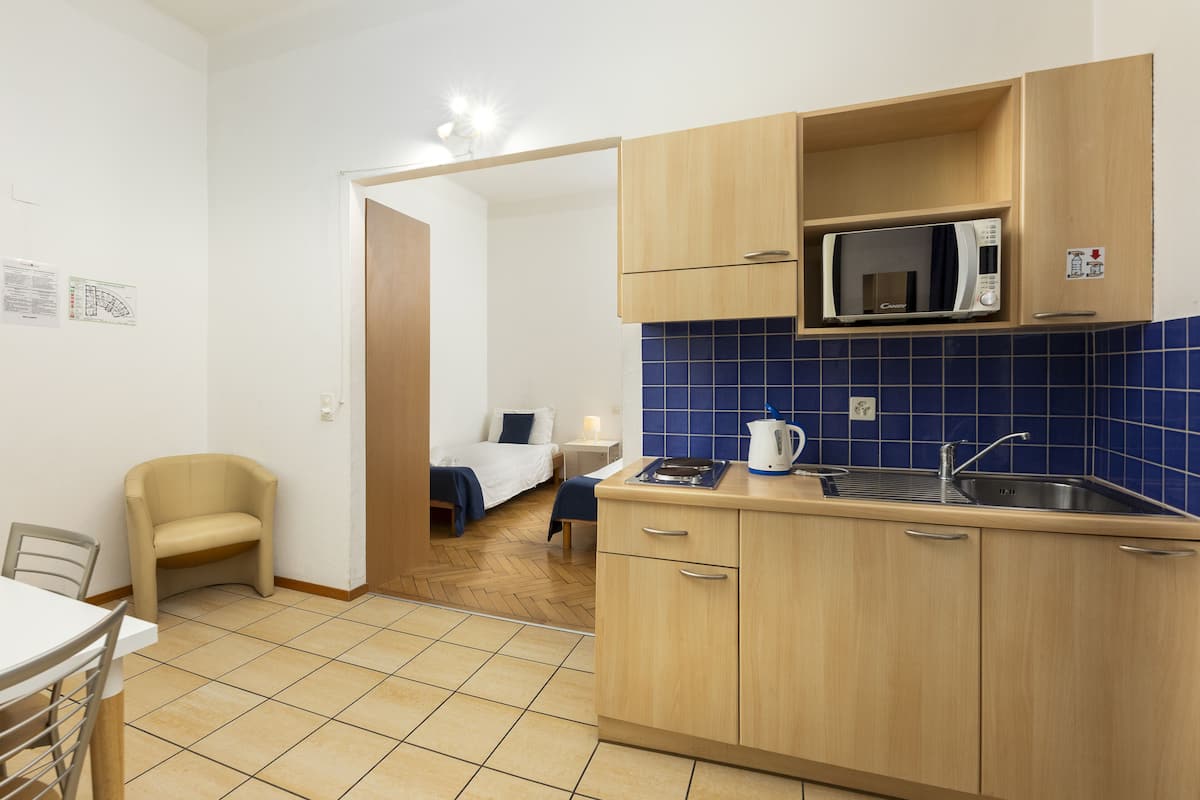 Classic Triple Room | 1 bedroom, hypo-allergenic bedding, in-room safe, blackout curtains