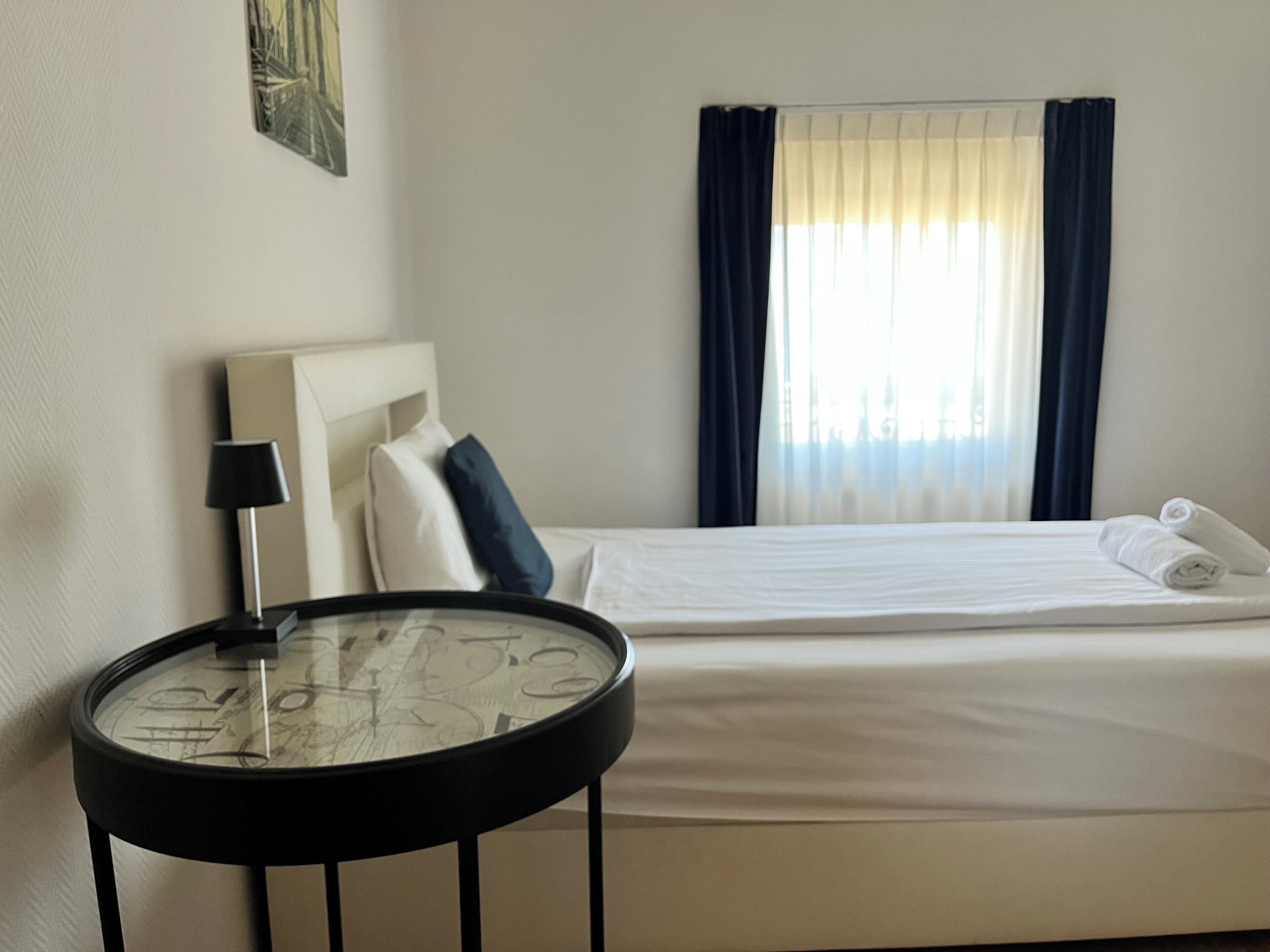 Classic Single Room, 1 Twin Bed, Lake View | Hypo-allergenic bedding available, in-room safe, blackout drapes