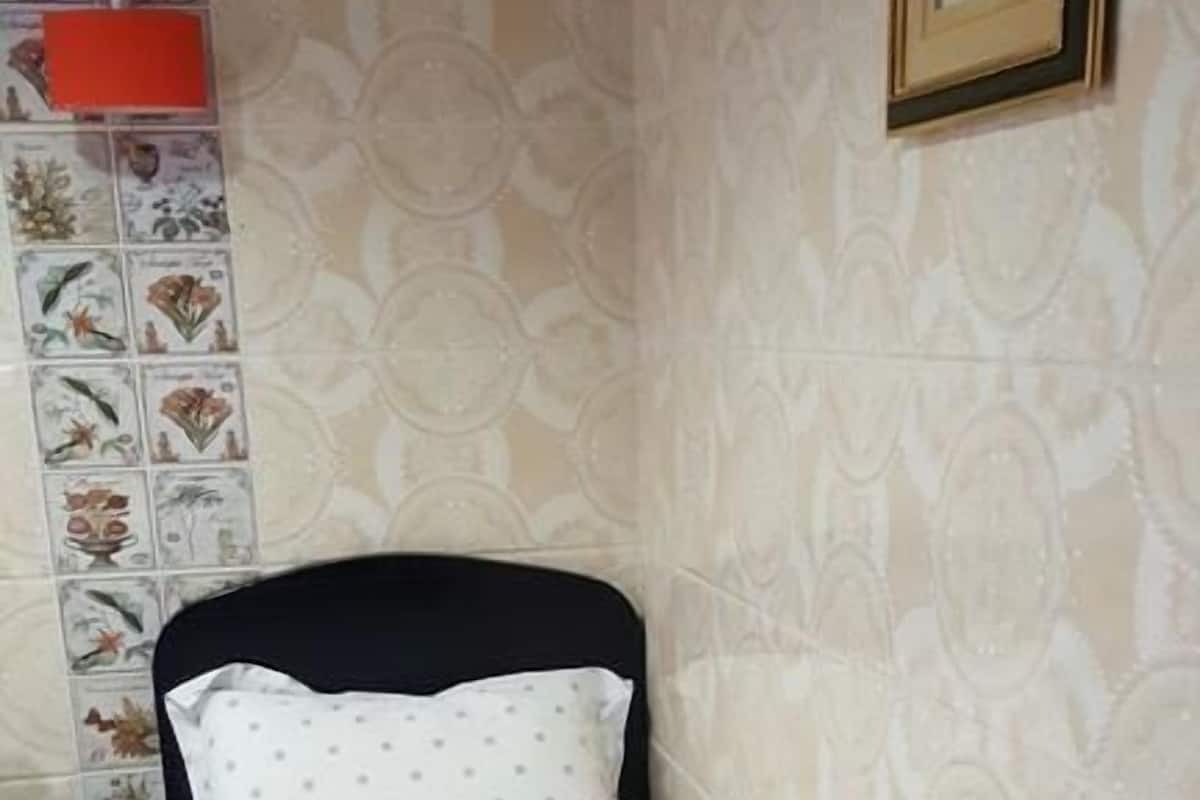 Single Room | Desk, free WiFi, wheelchair access