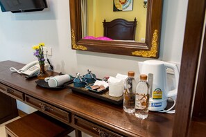 Deluxe Twin Room | Coffee and/or coffee maker