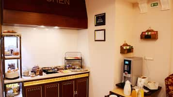 Free daily buffet breakfast