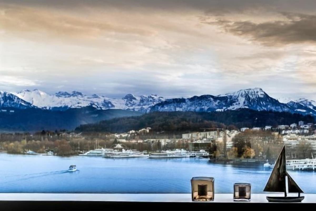Apartment with Lake View