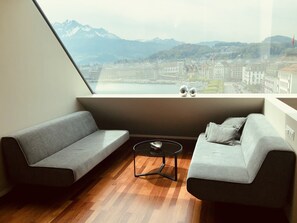 城市公寓, 3   间卧室, 湖景, 湖畔 | 起居区 | 平板电视、Netflix