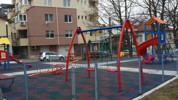 Área de juegos infantiles al aire libre