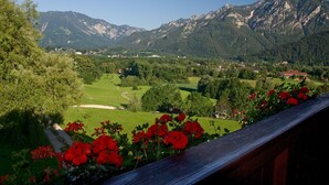 A mountainous landscape with a village and a path leading through the greenery. - Leitnerhof (Bad Reichenhall)