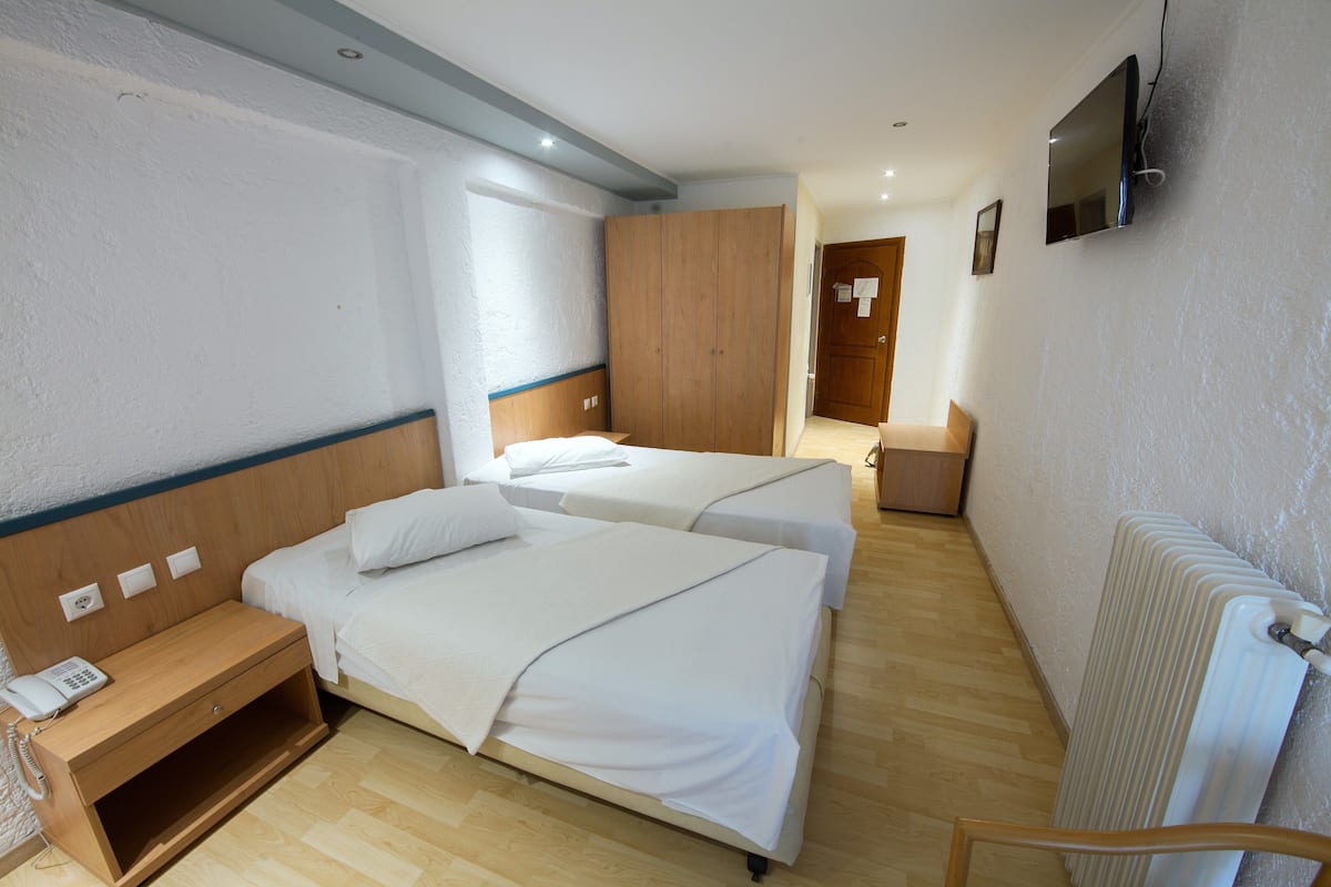Een minibar, een kluis op de kamer, een bureau, gratis wifi