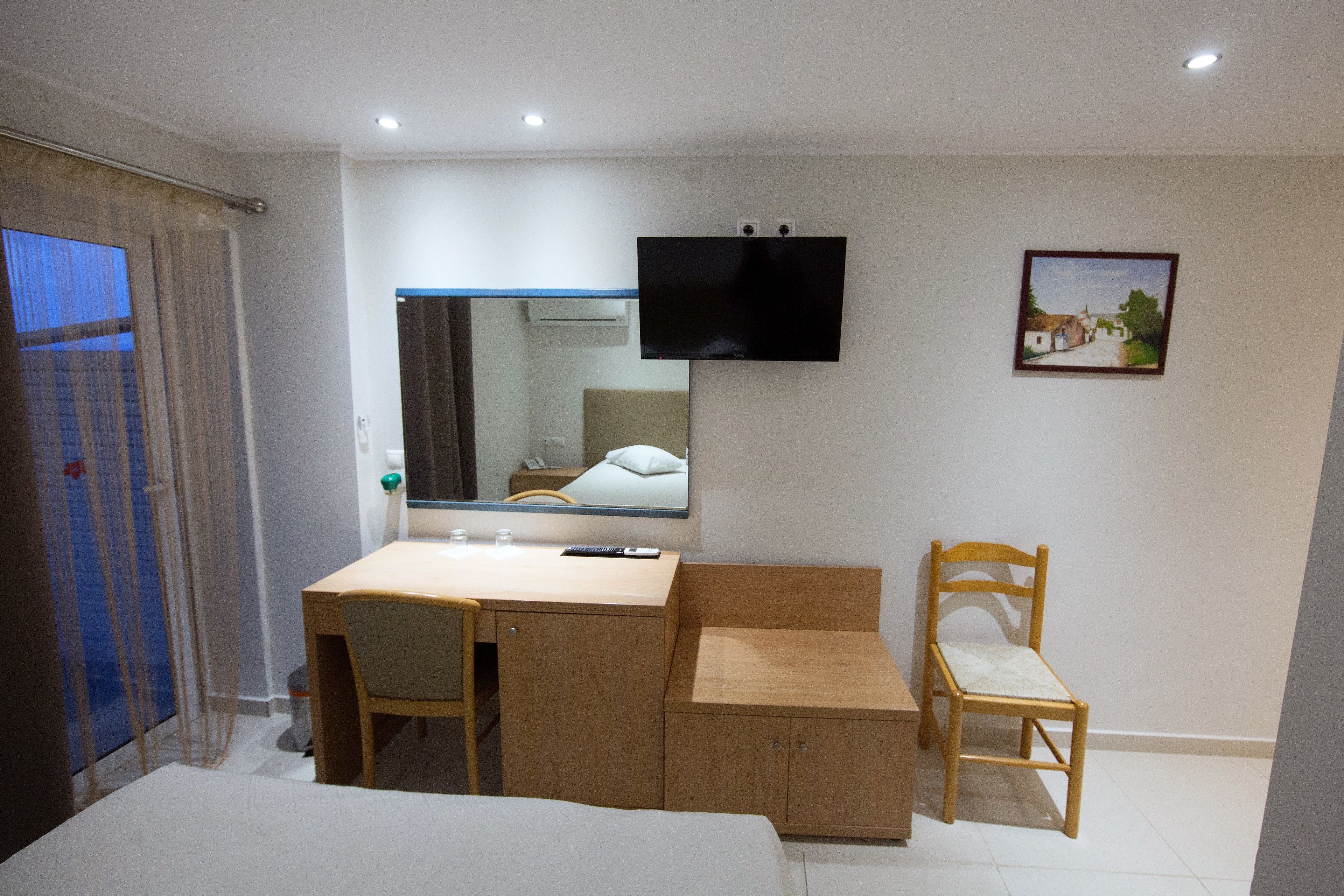 minibar, in-room safe, desk, free wifi