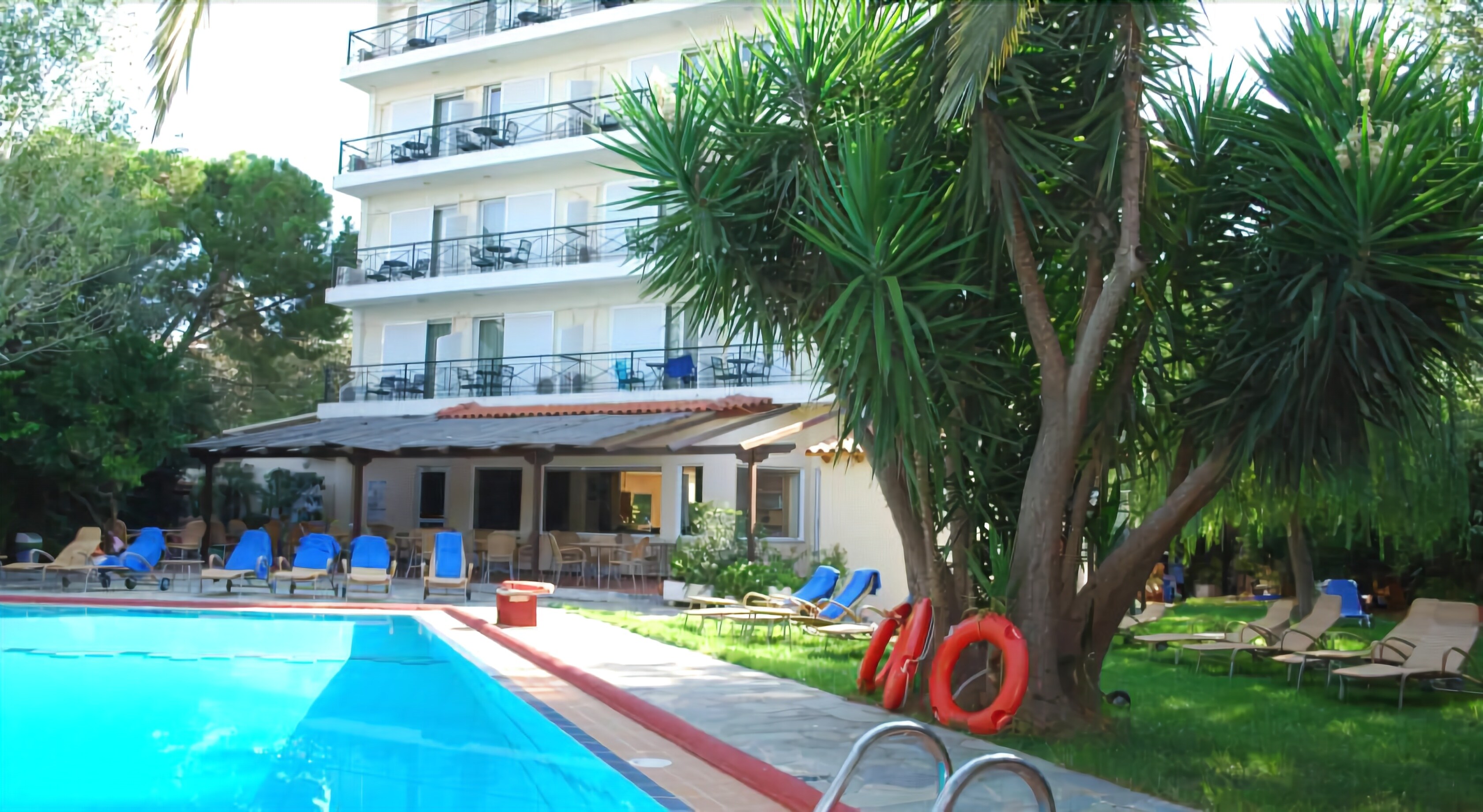 outdoor pool, pool umbrellas, pool loungers