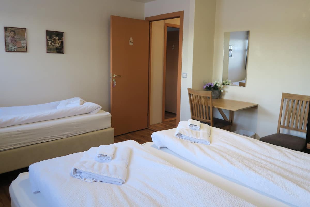 Desk, cribs (surcharge), WiFi (free), bed sheets