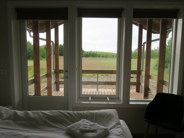 Chambre Double ou avec lits jumeaux, salle de bains privée, dans les dépendances (Room 4) | Bureau, lits bébé (en supplément), Wi-Fi gratuit, draps fournis