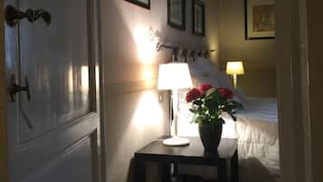 Classic Double Room | Down duvets, in-room safe, individually furnished, desk