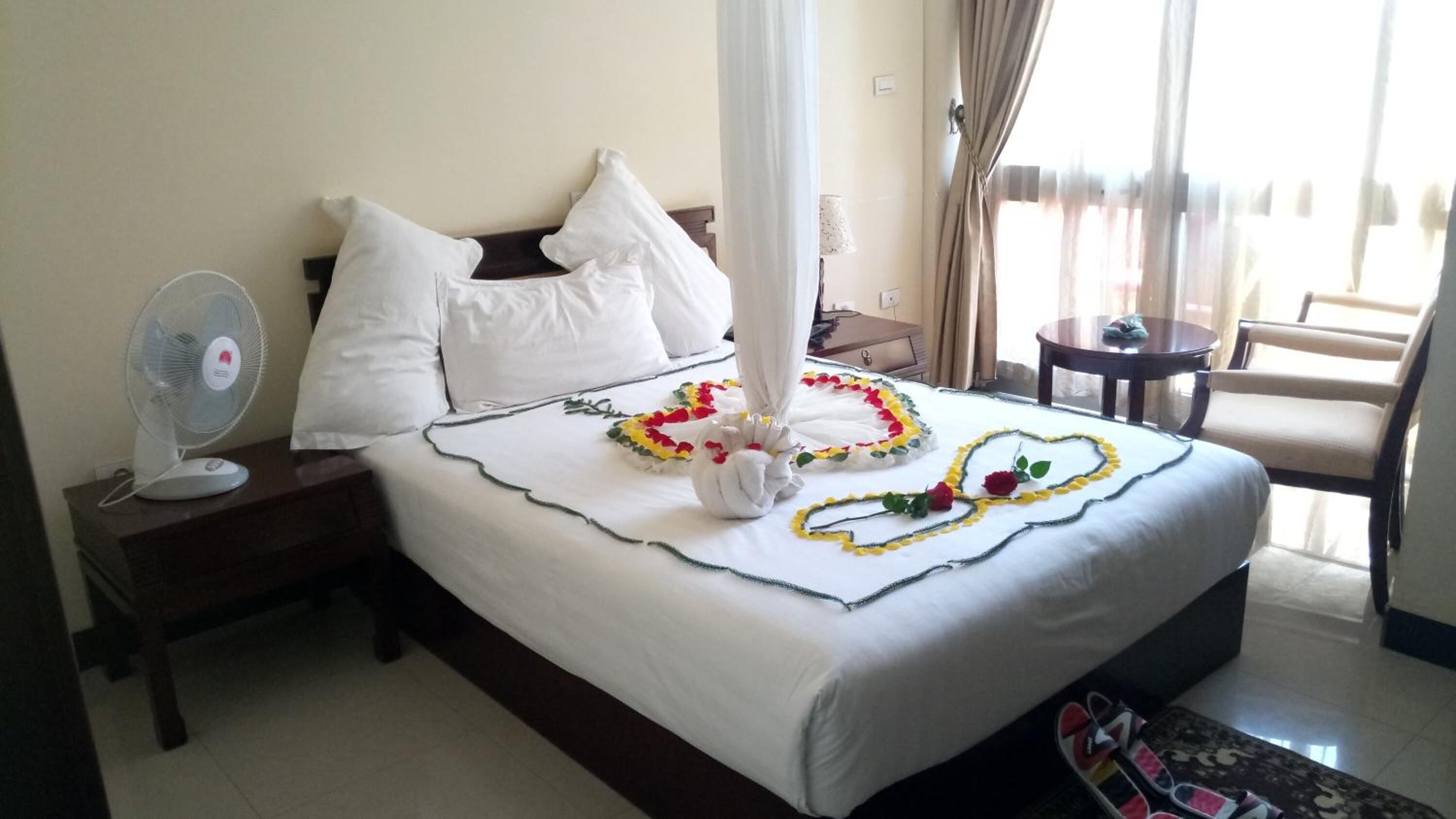 premium bedding, minibar, in-room safe, desk