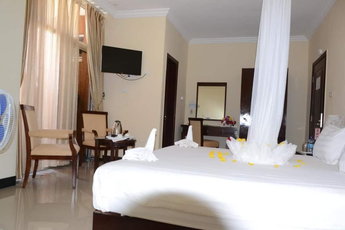 1 bedroom, premium bedding, minibar, in-room safe