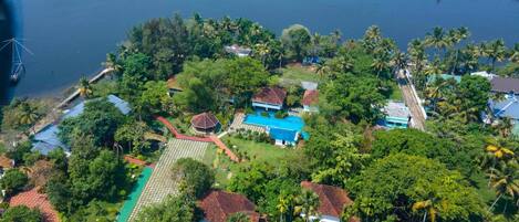 Kolam renang outdoor