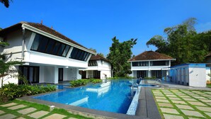 Kolam renang terbuka