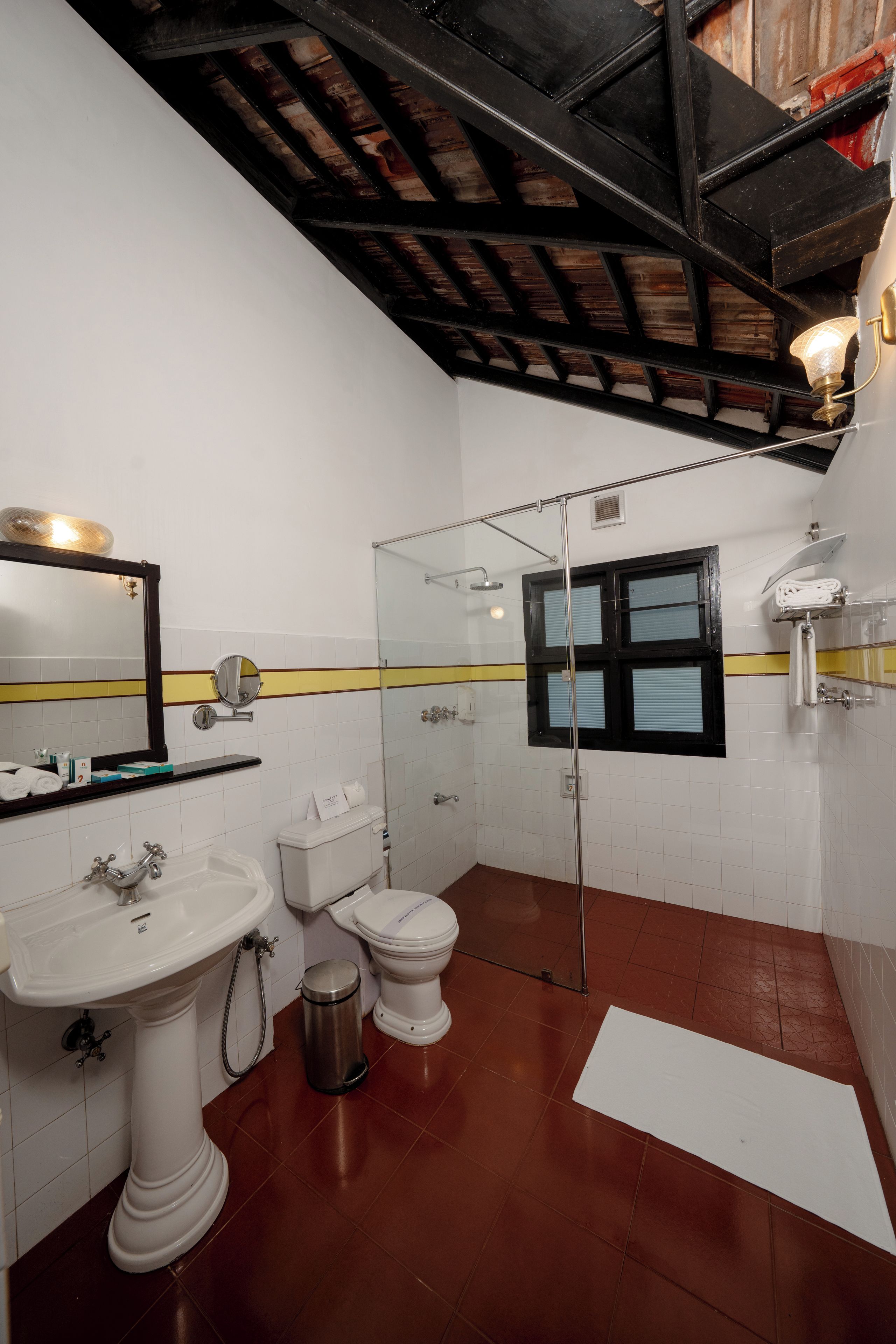 Cottage | Bathroom | Shower, free toiletries, hair dryer, towels