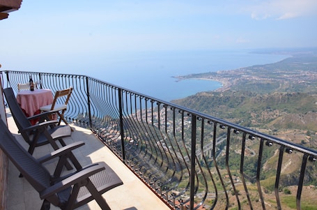 Doppia Economy, balcone, vista mare parziale | Vista dalla camera. Casa Bella Vista