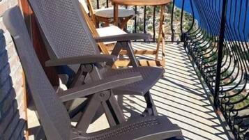 Chambre Double Ăconomique, balcon, vue partielle sur la mer