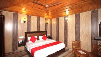 Deluxe Room | Desk, free WiFi, bed sheets