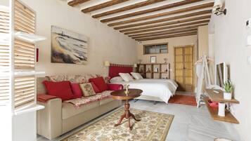 Studio | Soundproofing, iron/ironing board, free WiFi, bed sheets