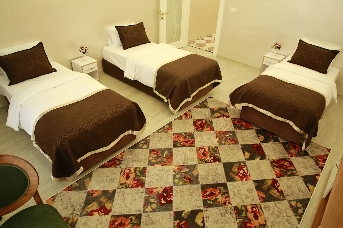 Suite Bisnis | Minibar, meja kerja, Wi-Fi gratis, dan didekorasi berbeda-beda