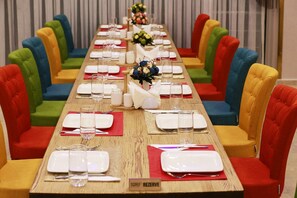 Breakfast, lunch and dinner served  - Gungor Omesyus Otel (Tatvan)