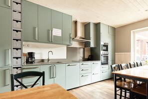 冰箱、微波炉、炉灶、厨具/餐具