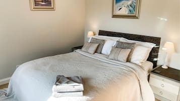 Double Room, Ensuite, Mountain View