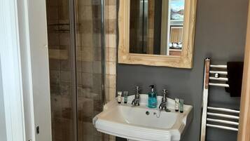 Double Room, Ensuite | Bilik Mandi