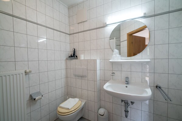 Bathroom - Gasthof Pension zur Triftsperre (Passau)