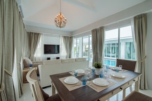 3 bedrooms, blackout curtains, cots/infant beds, free WiFi - Baan Marwin Hua Hin (Hua Hin)