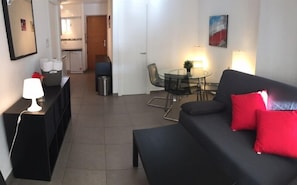 Lägenhet - 2 sovrum - terrass | 2 sovrum, skrivbord och mörkläggningsgardiner