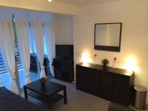 公寓, 2 間臥室, 露台 | 起居區 | 平面電視